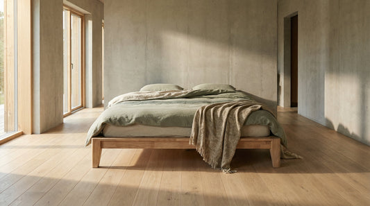 Singapore bedroom furnished in natural materials, with a slaapkop bed made up in linen.