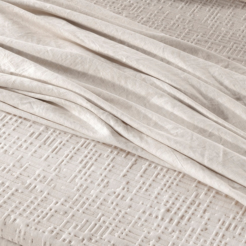 Close-up of The Topper, slaapkop organic latex mattress topper.